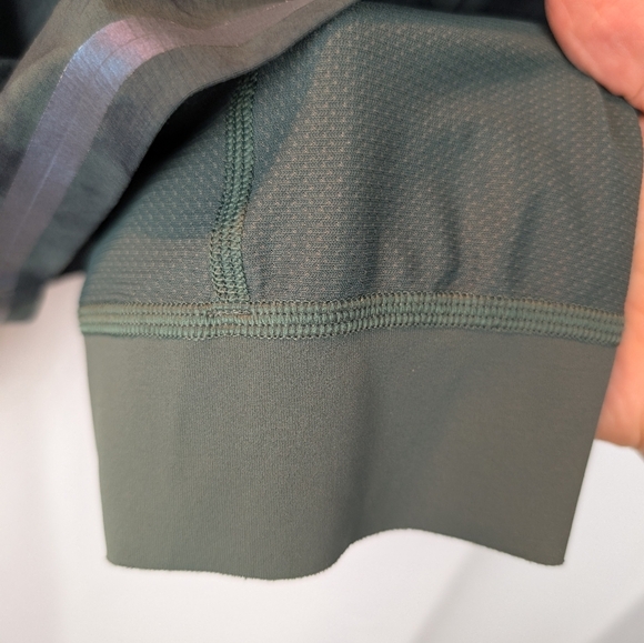 Lululemon Surge Short 6" Lined size 6 in EUC - Picture 10 of 11